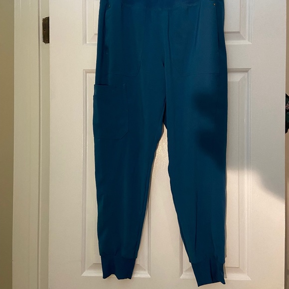 Cherokee iFlex Women's Jogger Scrub Pant, Medium/Petite in Teal - Picture 2 of 2